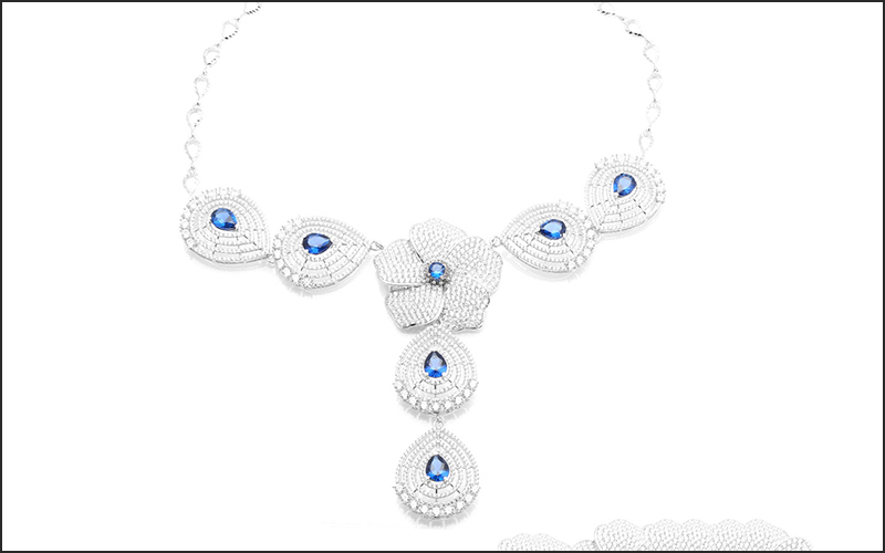 Dây chuyền đính chuỗi mặt đá quý phái